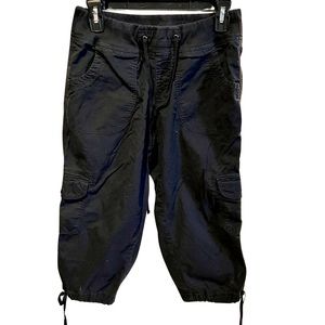 Size 4 Christopher & Banks capri cargos in black with black stitching.